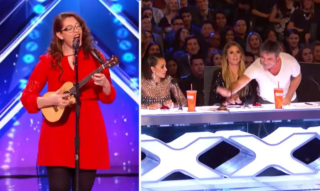 Deaf Woman Stuns Americas Got Talent Simon Hits Golden Buzzer After Just Minutes 8912