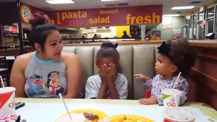 Momma Starts Scolding Her Daughter but This Girl Wasn't Having It