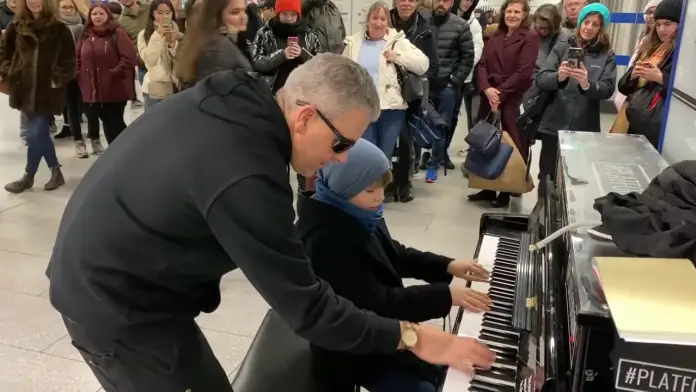 Kid Plays 'Jingle Bells' Perfectly, Then This Man Steps In and Takes It ...