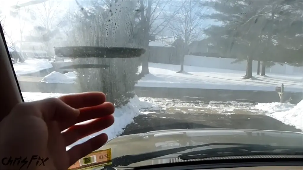 Man Shows How to Properly Defog Your Windows Using Only a Piece of Tape