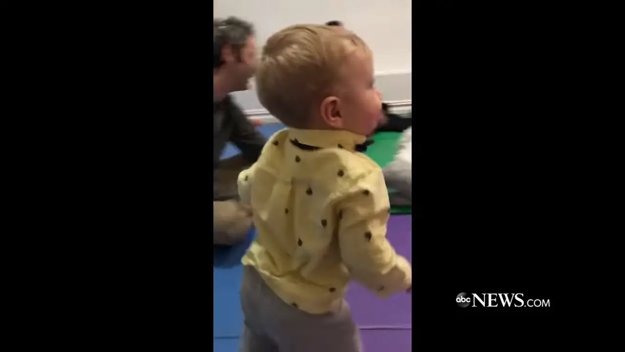 toddler listen violin first time